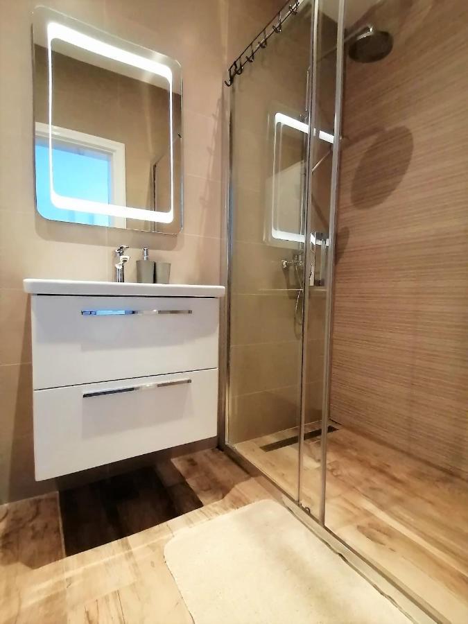Corallium Imperiale Apartment Govedari